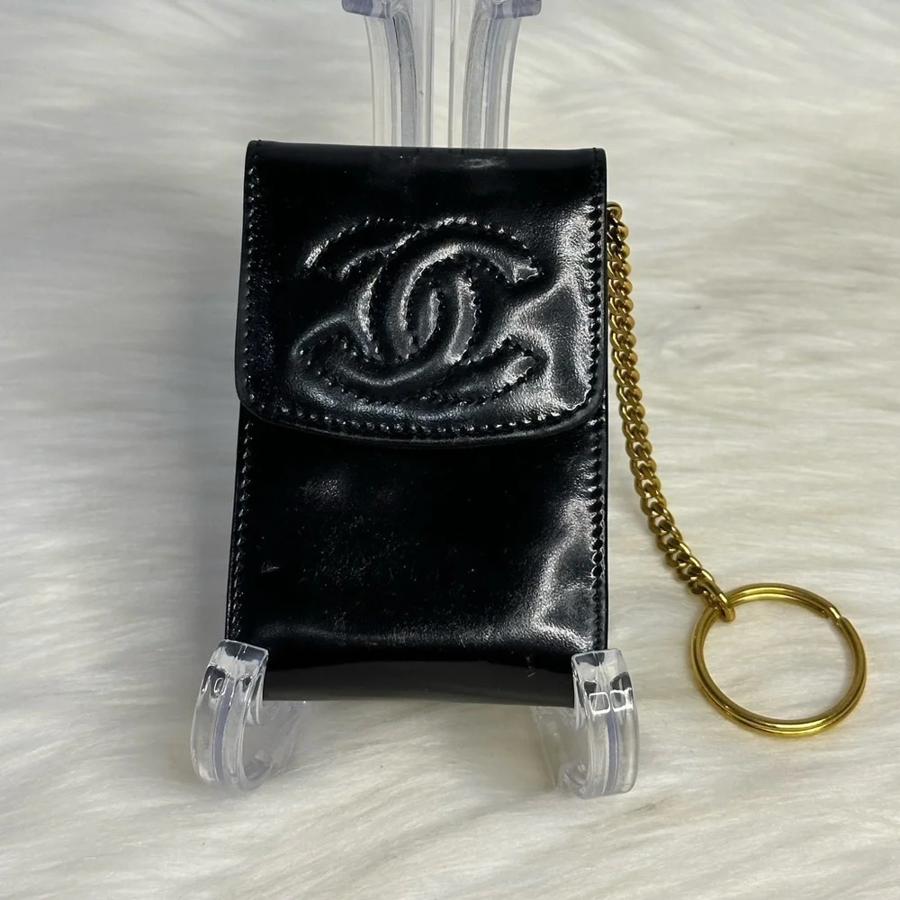 CHANEL cardholder / keyholder patent leather flap pouch in black - Picture 1 of 17